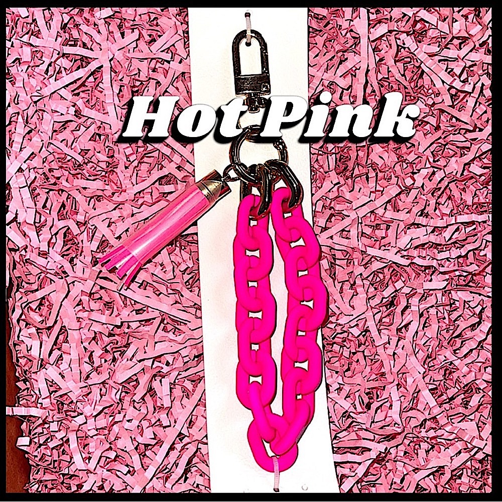 🆕💗HOT PINK OVAL Rubber Coated Keychain Wristlet